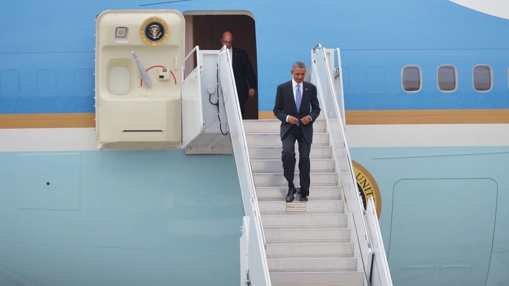 Barack Obama descends stairs of Air Force One