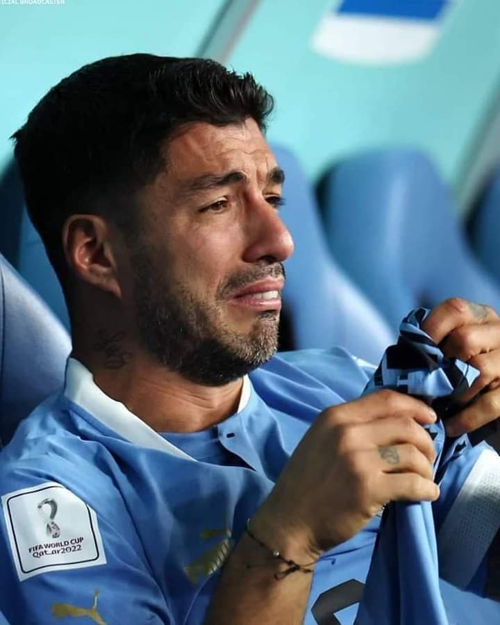 Suarez drenched in tears as he realizes that Uruguay failed to qualify to the next stage