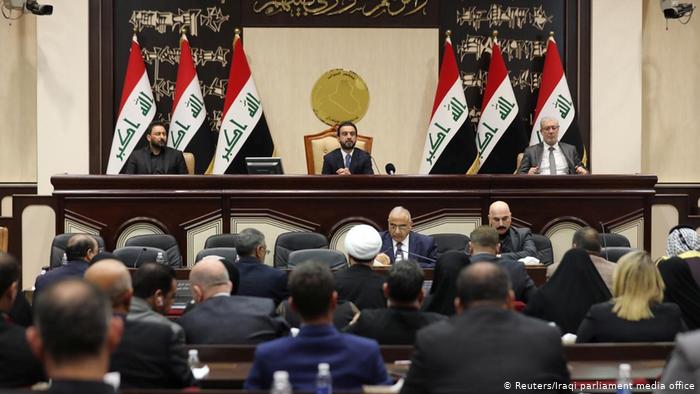 iraqi parliament votes to kick US military out