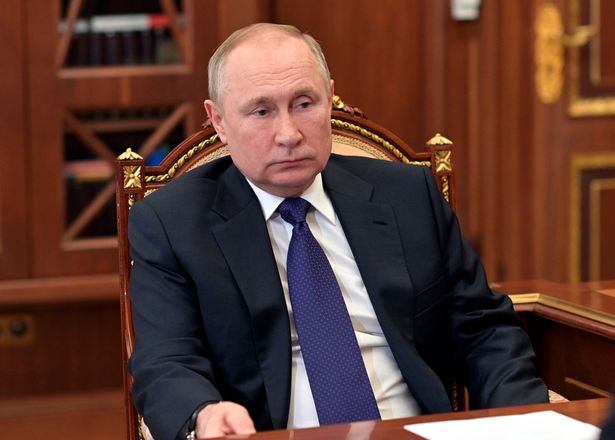 18 Russian officials from 18 districts call on Putin to resign over his war in Ukraine