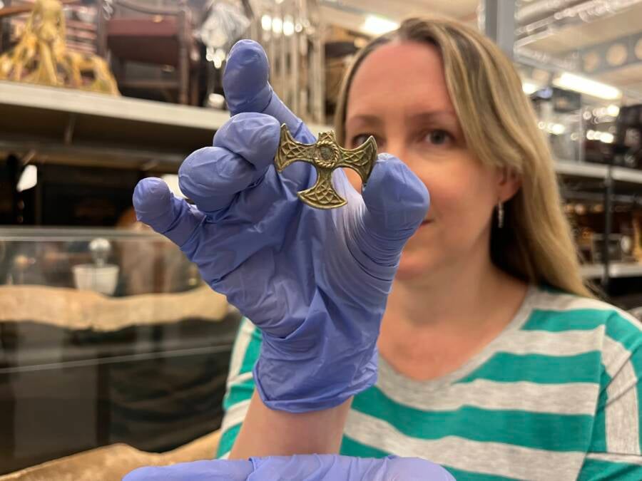Metal Detectorist Discovers 8th Century Saxon Pendant in Leeds, England.
Source: ‘Glimpse Into The Past’: A Saxon Pendant Likely Worn By A Medieval Elite Has Been Unearthed In Northern…