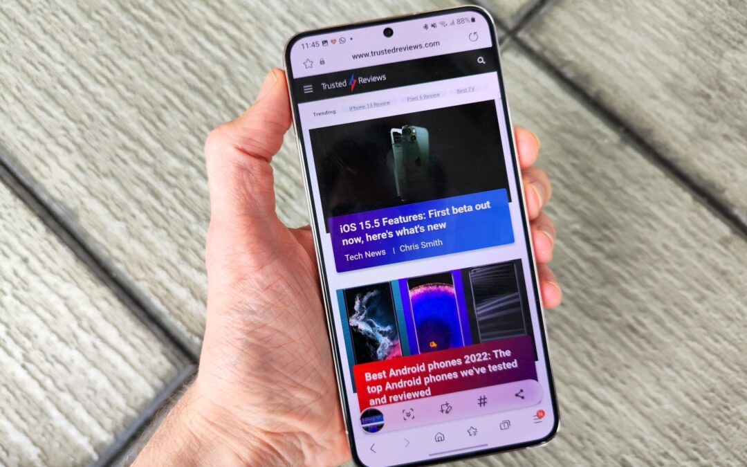 Never Keep Screenshots of Private Information on Your Phone Again